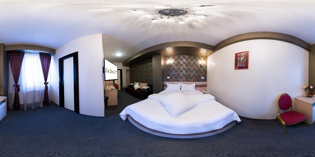 Hotel La Strada Πλοέστι Δωμάτιο φωτογραφία