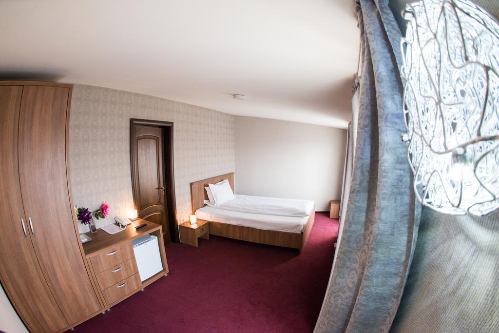 Hotel La Strada Πλοέστι Εξωτερικό φωτογραφία