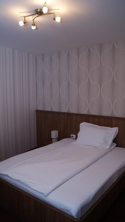 Hotel La Strada Πλοέστι Εξωτερικό φωτογραφία