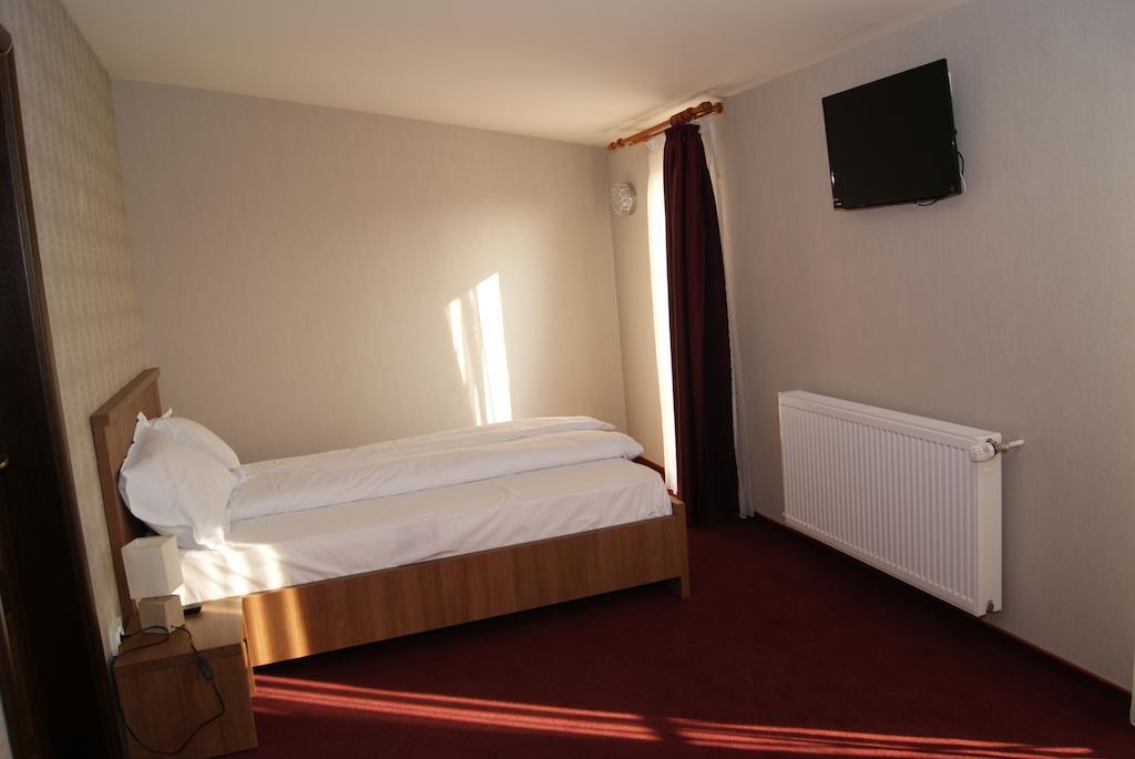 Hotel La Strada Πλοέστι Δωμάτιο φωτογραφία