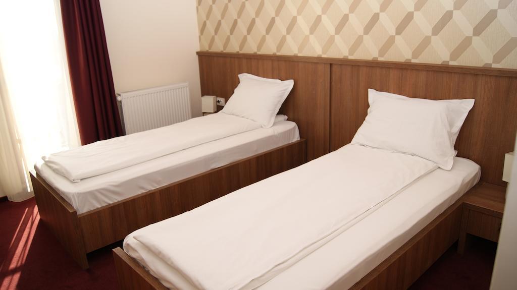 Hotel La Strada Πλοέστι Δωμάτιο φωτογραφία