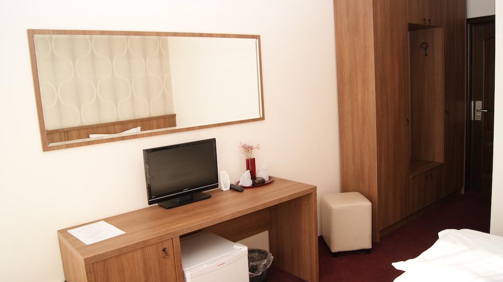 Hotel La Strada Πλοέστι Εξωτερικό φωτογραφία