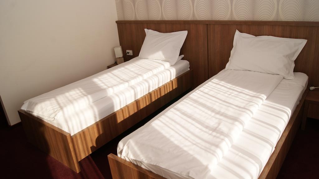 Hotel La Strada Πλοέστι Δωμάτιο φωτογραφία