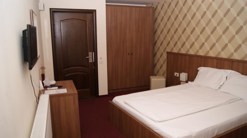 Hotel La Strada Πλοέστι Δωμάτιο φωτογραφία